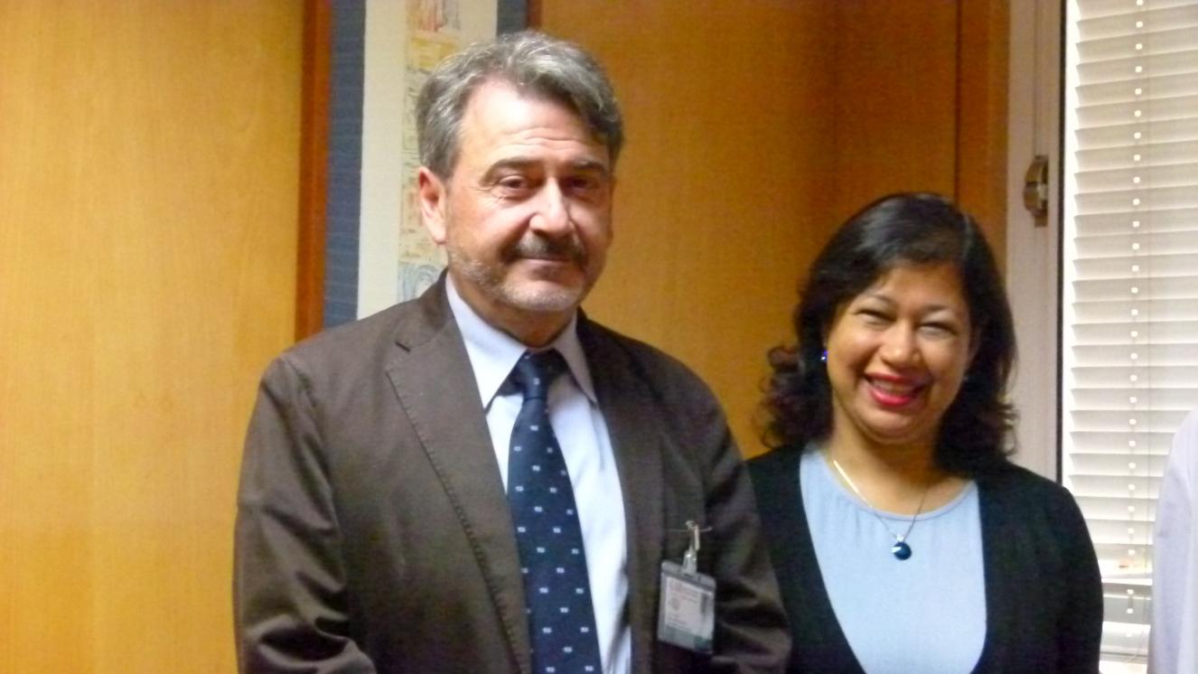 Wanda Miranda, representante de AHA y Dr. Modoaldo Garrido, Director Gerente HUFA