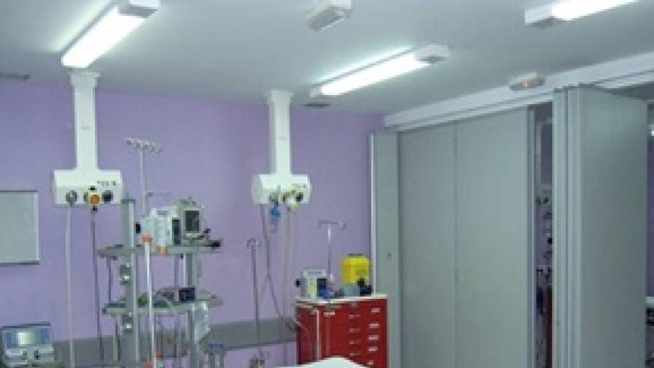 Habitación para pacientes críticos de las urgencias
