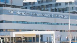 Primer plano de edificio hospitalario