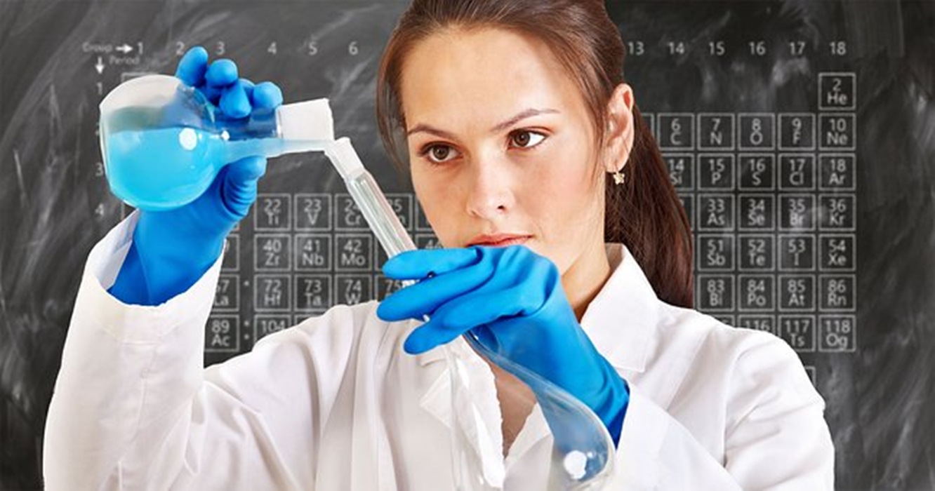 Enfermera investigando