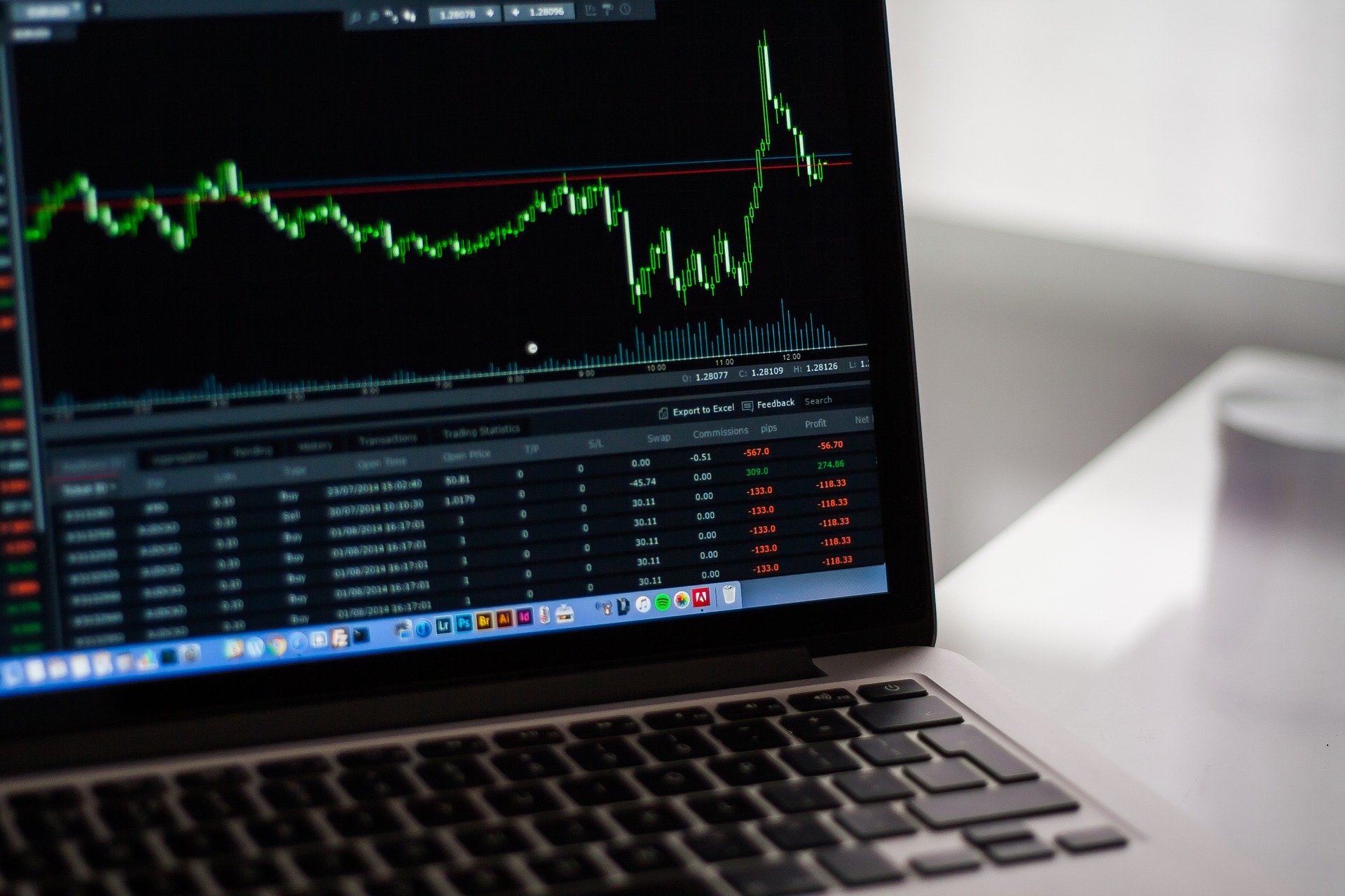 Apoyo en la búsqueda de financiación Imagen de ordenador portátil con datos estadísticos