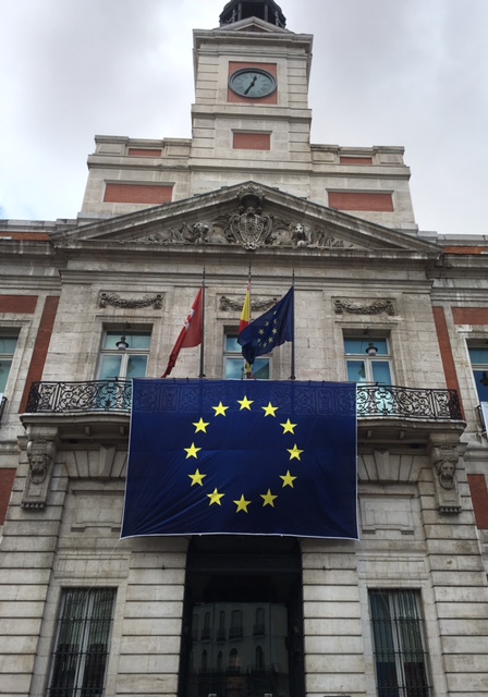 Real Casa de Correos con bandera UE Real Casa de Correos con bandera UE