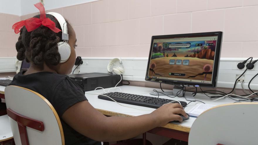 107 colegios públicos de la Comunidad de Madrid disponen de un programa para la detección y tratamiento de la dislexia Joven realizando las pruebas de detección de la dislexia