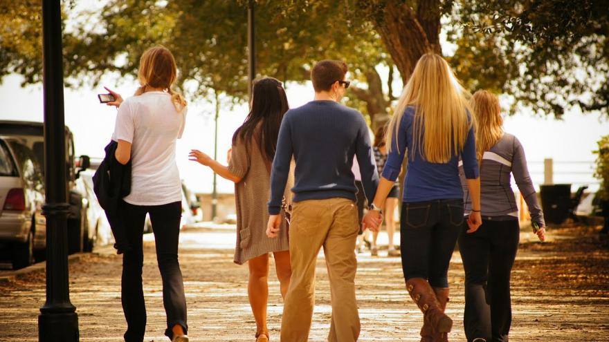 Estand Juventud en Universidades Grupo de jóvenes