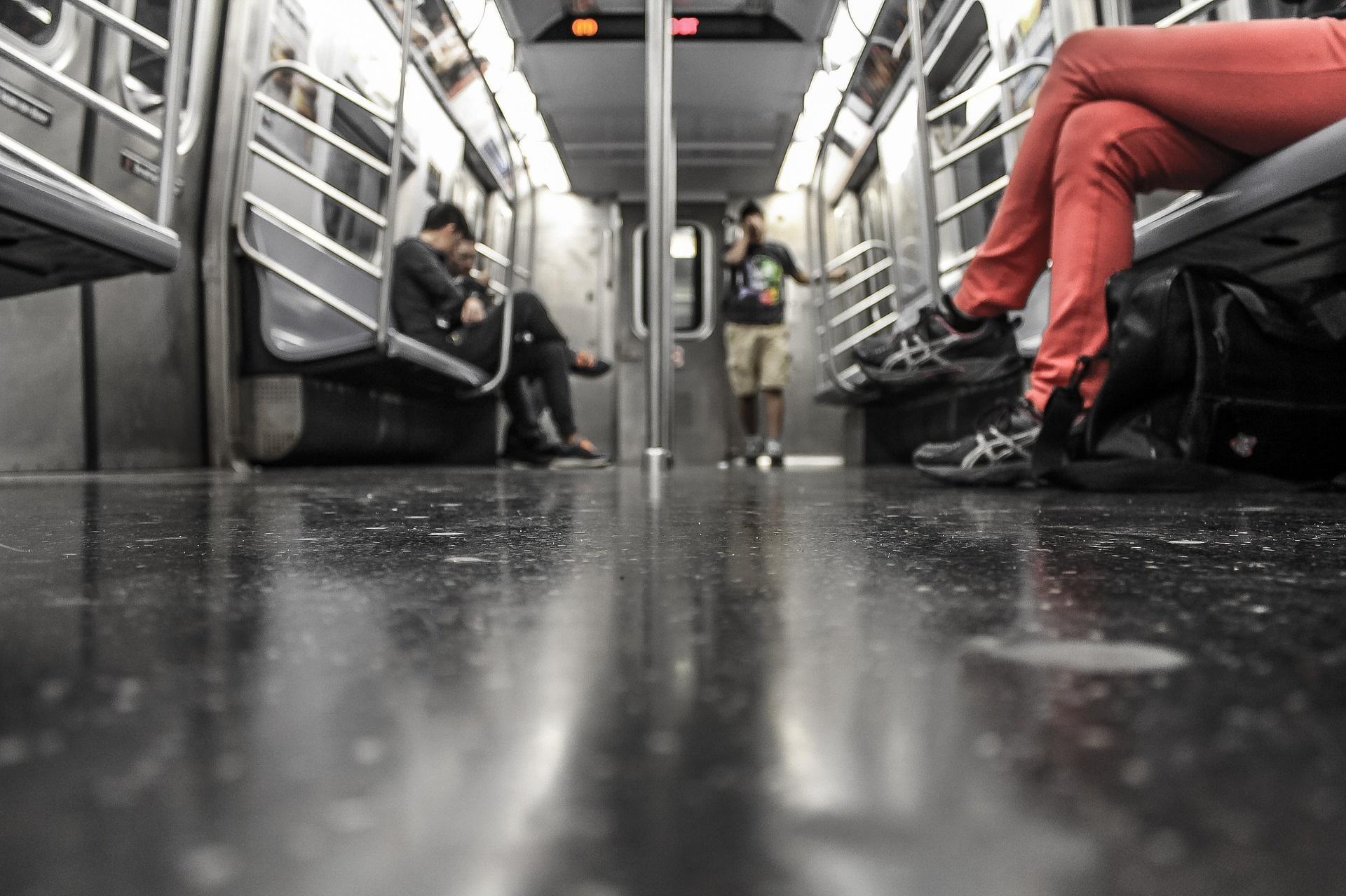 AYUDAS AL TRANSPORTE PÚBLICO Vagón de metro