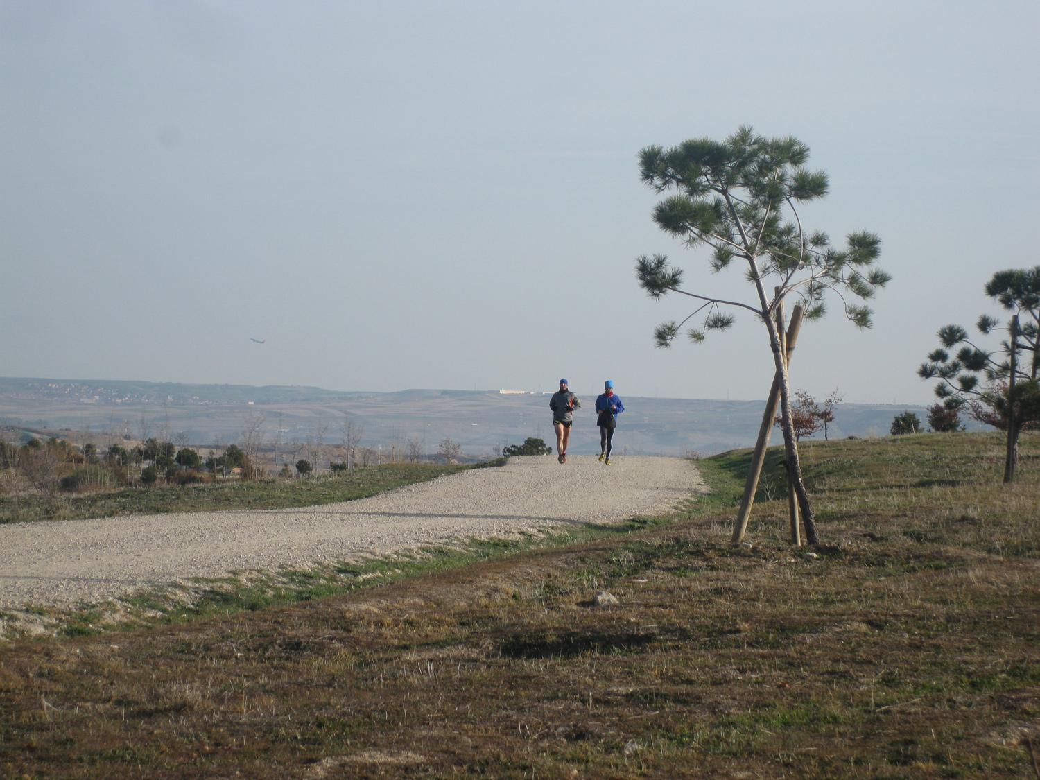 Ruta Verde Valdebebas Imagen de corredores en el parque Felipe VI, en Valdebebas