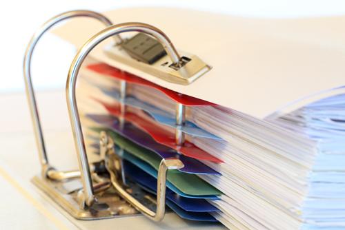 Carpeta de documentos con separadores de colores Carpeta de documentos con separadores de colores