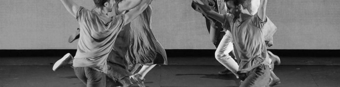Vengo! de la Compañía Sara Cano Imagen en la que se ve a los bailarines de la compañía de Sara Cano bailando en el escenario