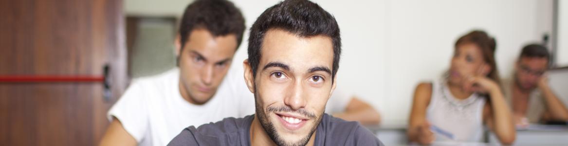Acogida MIR Estudiante sonriente