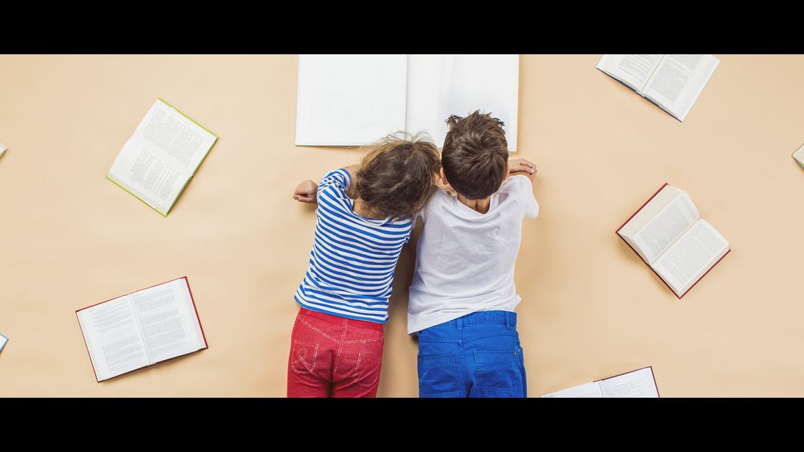 Fotolia_niños leyendo Fotolia_niños leyendo