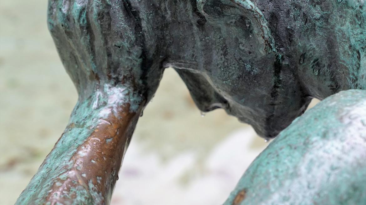Expresión de dolor Escultura con gesto de dolor