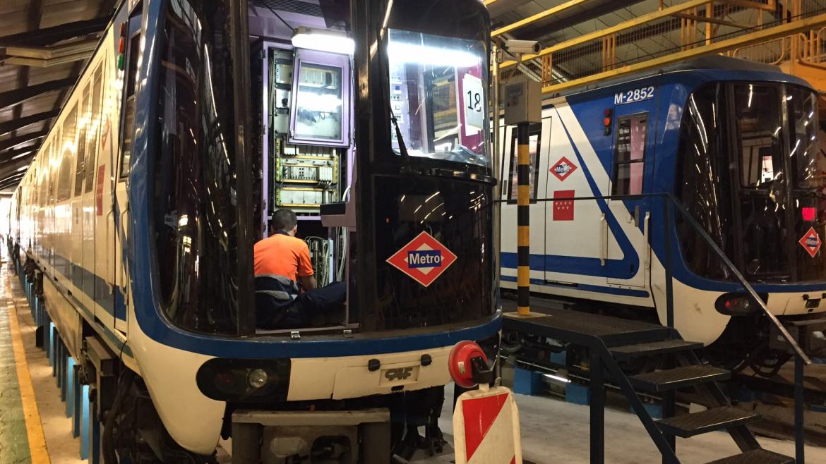 Depósitos y cocheras de Metro de Madrid Cochera de Metro de Madrid, donde se está realizando labores de mantenimiento a los trenes