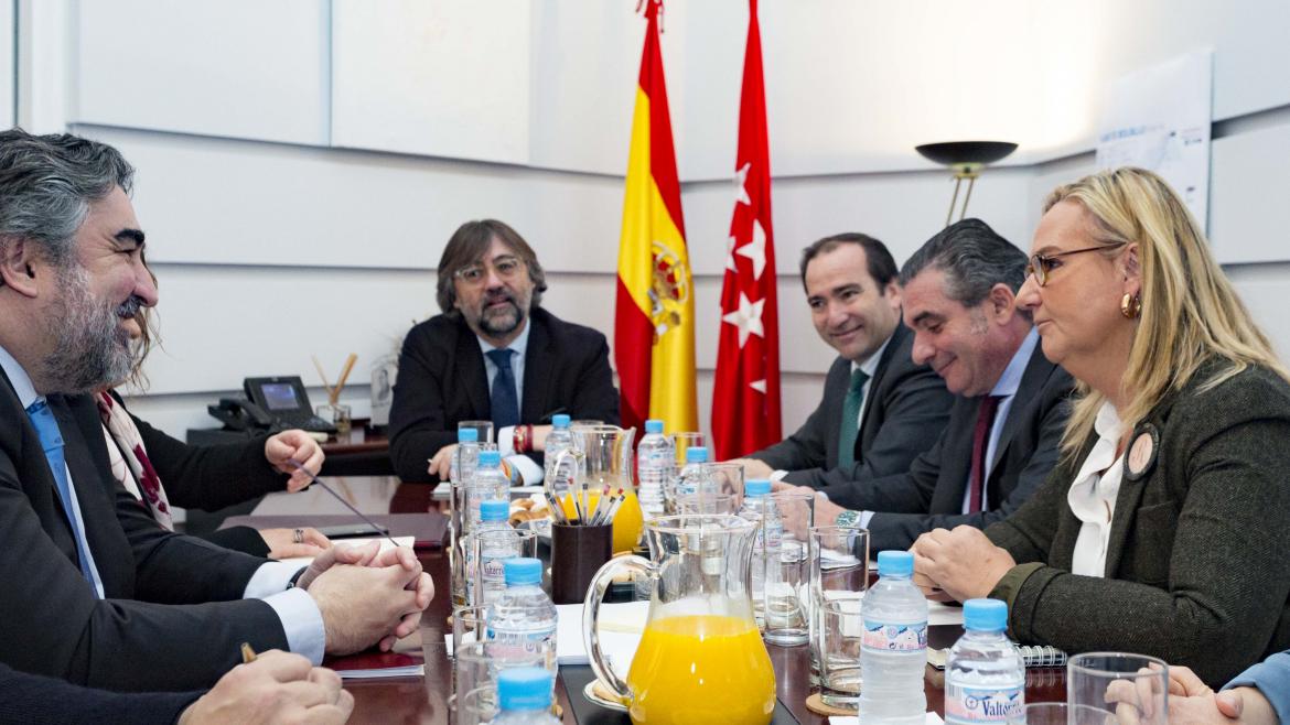 Rosalía durante la reunión Rosalía durante la reunión