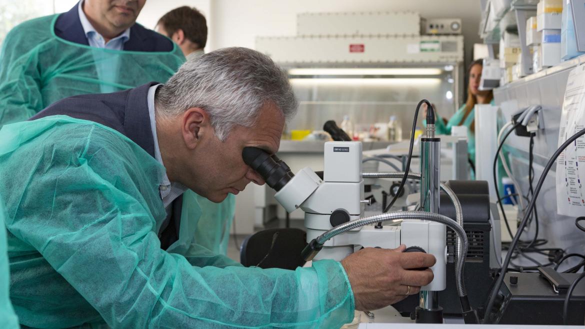 Izquierdo visita las nuevas instalaciones destinadas al diagnóstico de plagas y enfermedades agrícolas Izquierdo visita las nuevas instalaciones destinadas al diagnóstico de plagas y enfermedades agrícolas