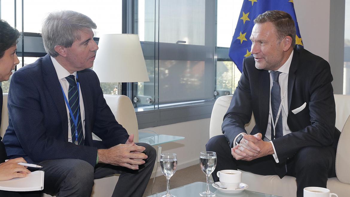 Reunión Schneider 01 El presidente de la Comunidad, Ángel Garrido se reúne con el presidente del Grupo Parlamentario Popular Europeo en el Comité Europeo de las Regiones, Michael Schneider