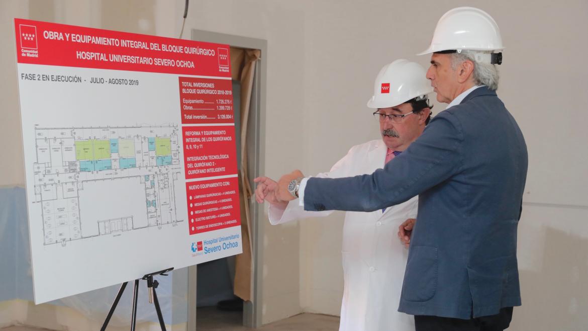 Enrique Ruiz Escudero durante la visita