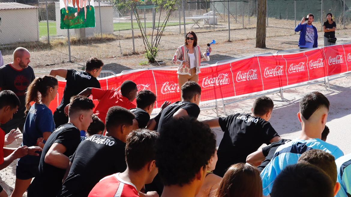 La Comunidad de Madrid promueve el ocio saludable entre los menores infractores con el cross ‘A Zancadas’ La consejera de Justicia, Yolanda Ibarrola, dando la salida al cross 'A Zancadas' en el que han participado jóvenes infractores