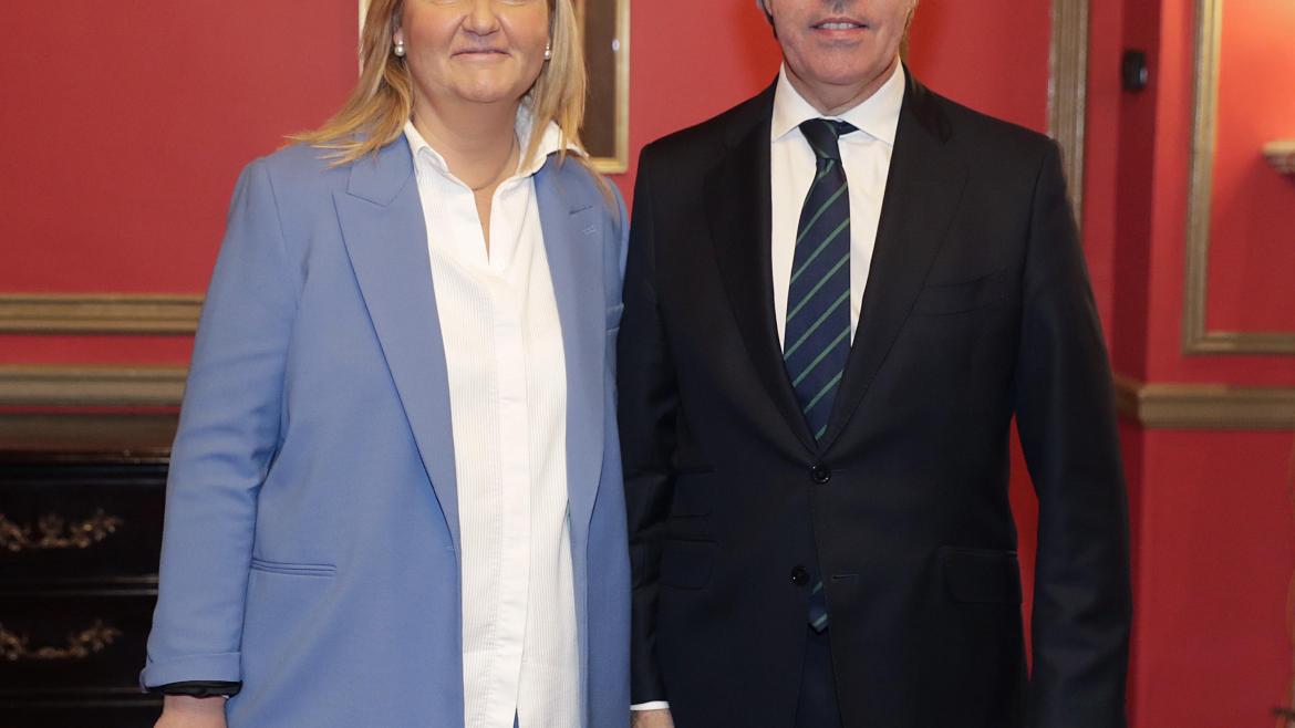 El presidente de la Comunidad de Madrid, Ángel Garrido, con la consejera de Transportes, Vivienda e Infraestructuras, Rosalía Gonzalo. El presidente de la Comunidad de Madrid, Ángel Garrido, con la consejera de Transportes, Vivienda e Infraestructuras, Rosalía Gonzalo.