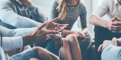 Tipología de Centros de Atención Social a Personas con Enfermedad Mental Imagen ilustrativa de una intervención grupal en un Centro de Atención Social a personas con enfermedad mental