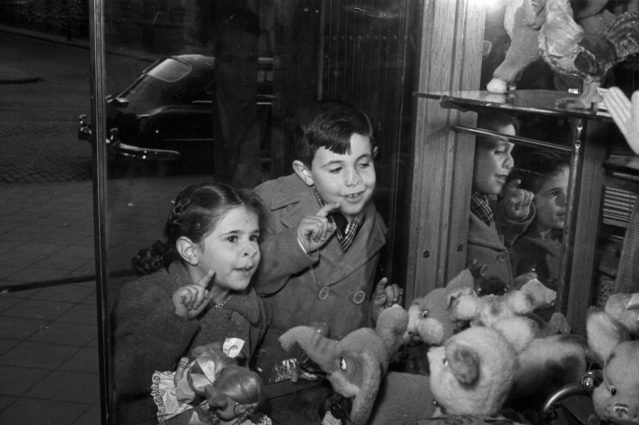La Comunidad presenta la exposici&oacute;n '&iexcl;Me lo pido! Juguetes en el Madrid de nuestra infancia'