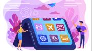 Una mujer y un hombre observan una Tablet de gran tamaño con iconos de aplicaciones.