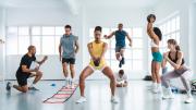 Varias personas realizando entrenamiento funcional
