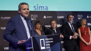 El consejero Rodrigo recogiendo el galardón en el marco de SIMA