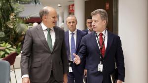 López-Valverde se reúne con el vicepresidente ejecutivo global de Hewlett Packard Enterprise El consejero Miguel López-Valverde durante la reunión con Phil Mottram para abordar nuevas líneas de automatización e infraestructuras digitales
