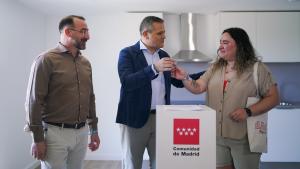 El consejero Rodrigo en la entrega de llaves de las promociones Navallar y La Maquinilla