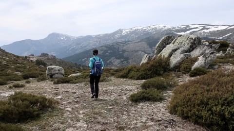 Montañera en la Sierra de Guadarrama