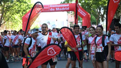 Gente participando en la Carrera del Rayismo