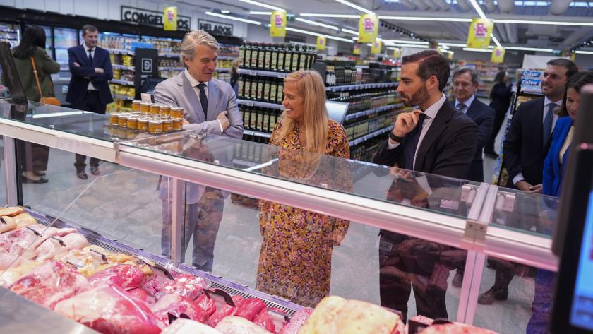 La consejera Albert en un nuevo establecimiento de supermercados BM
