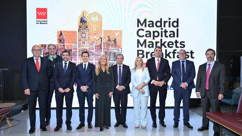 La consejera Albert en la clausura del foro de CaixaBank y BBVA