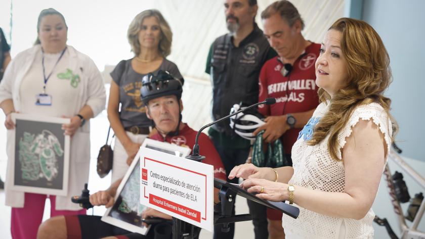 La Comunidad de Madrid ha atendido ya a cerca de 300 pacientes en su Centro Especializado de Esclerosis Lateral Amiotrófica La consejera Matute en el Centro Especializado para pacientes con Esclerosis Lateral Amiotrófica