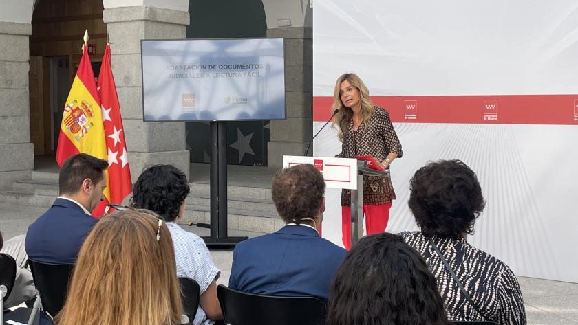 La viceconsejera Martín en la presentación de nueve textos adaptados