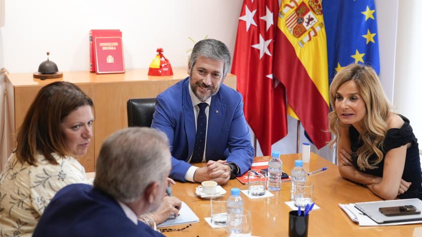 La Comunidad de Madrid recibe a la nueva presidenta de la Asociación de Víctimas del Terrorismo El consejero García Martín junto a la nueva presidenta de la Asociación de Víctimas del Terrorismo (AVT), Lucía Ruiz
