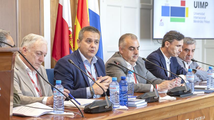 La Comunidad de Madrid expone en la UIMP sus medidas para aumentar la oferta de vivienda y facilitar el acceso a un hogar consejero Rodrigo en los Cursos de Verano de la Universidad Internacional Menéndez Pelayo