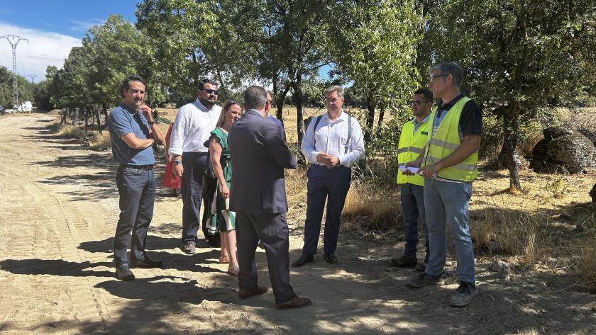 La Comunidad de Madrid renovará el puente de la Navata sobre el río Guadarrama en Galapagar para mejorar la accesibilidad y la seguridad vial El viceconsejero de Presidencia y Administración Local en las obras del puente de la Navata sobre el río Guadarrama en Galapagar