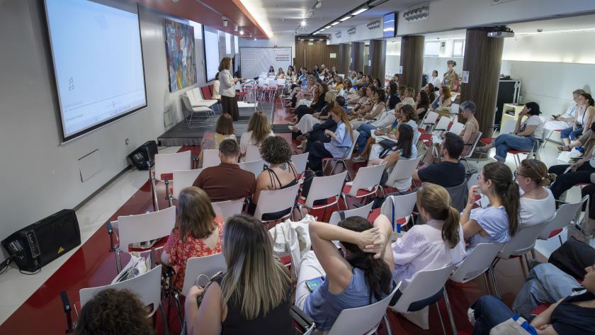 Asistentes de la jornada durante una de las intervenciones