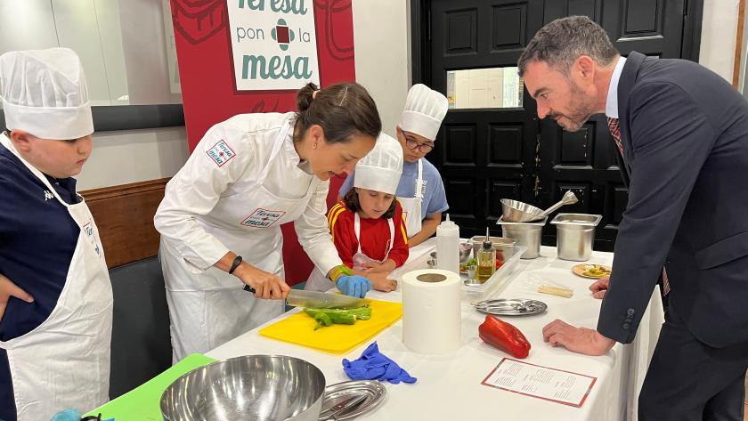 Óscar Álvarez con nietos oscar con niños