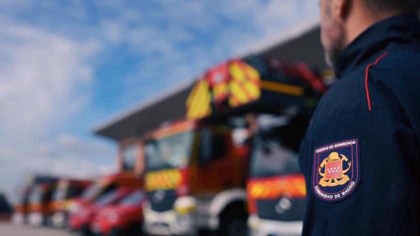 Bombero en un parque de bomberos