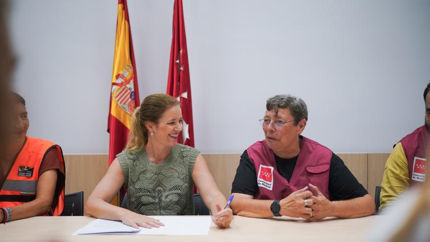 La Comunidad de Madrid atendió a 1.328 personas a través del Servicio de Emergencia Social durante el incendio de la Sierra Oeste La consejera Ana Dávila en las instalaciones del Servicio de Emergencia Social