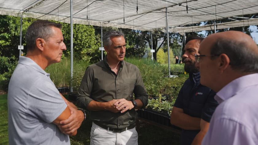 El consejero Carlos Novillo en el vivero del IMIDRA