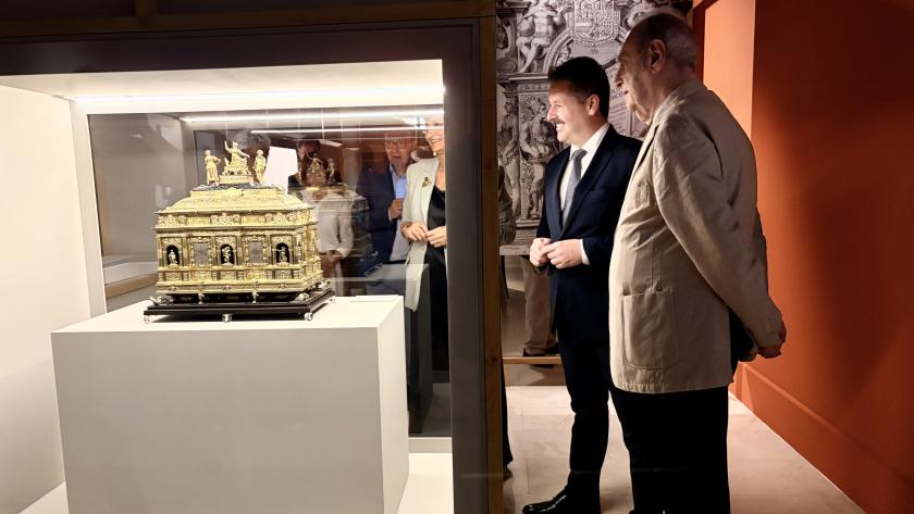 El consejero De Paco Serrano en la Real Academia de Bellas Artes de San Fernando,