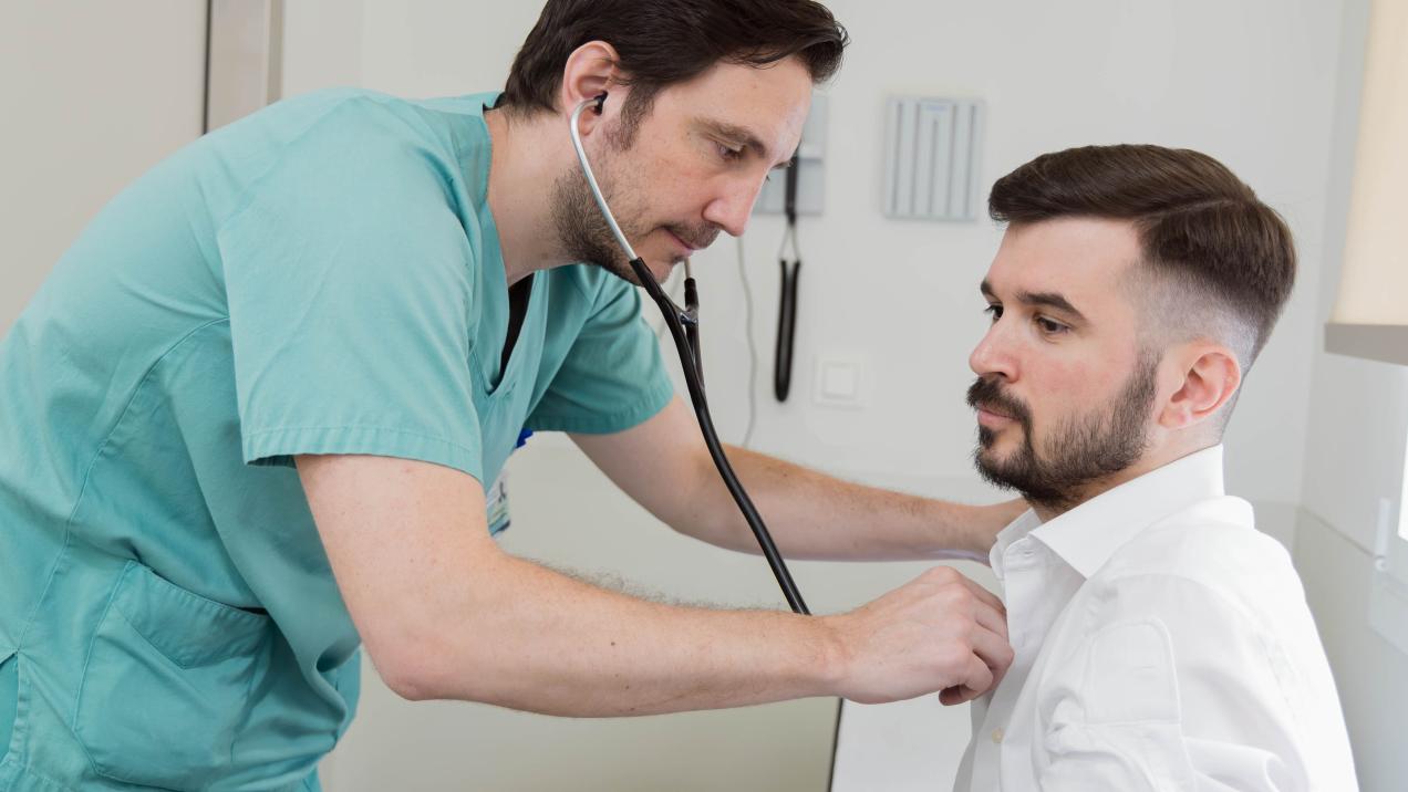 Madrid: Díaz Ayuso presenta estrategia de salud masculina con detección precoz de cáncer de próstata