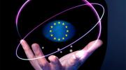 Bandera de la UE y mano debajo de ella