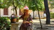 Mujer vestida de época