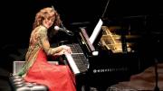 carmen parís al piano