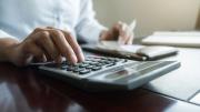 calculadora Una mano en una calculadora