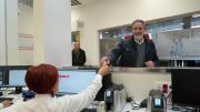 El viceconsejero José María García durante su visita a la nueva oficina